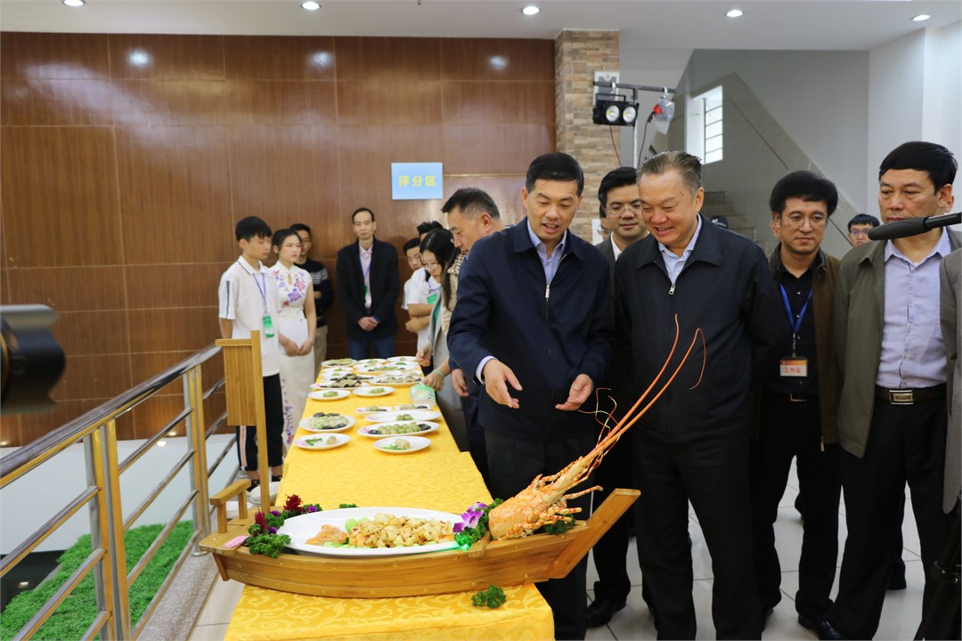 市委刘小涛书记、赖建华常委，省人社厅陈奕威厅长调研潮州菜“三名工程”决赛.JPG